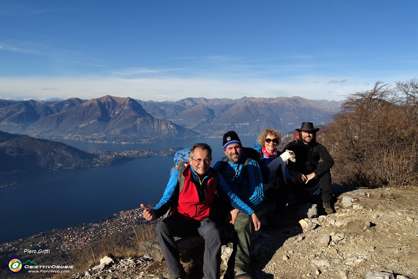 51 Dallo Zucco Sileggio (1373 m) vista sul Lago di Como.JPG -                                